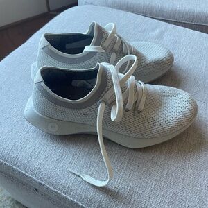Allbirds Men’s Gray and White Sneakers